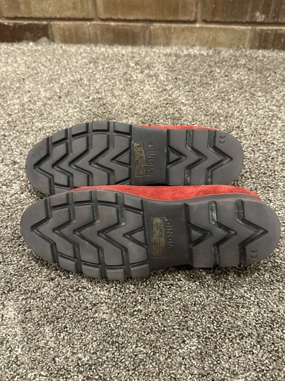 Vionic burgundy suede